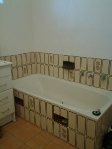 BATHTUB RESURFACE BEFORE