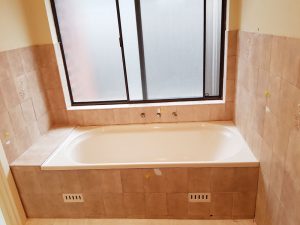 Bath resurfacing before pic